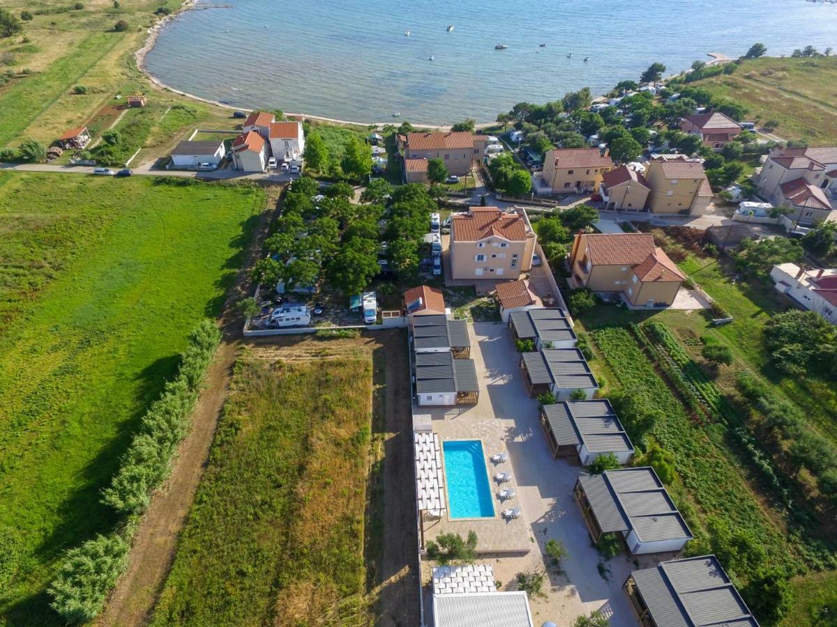 Apartments Medanic - Private Pool Привлака Экстерьер фото