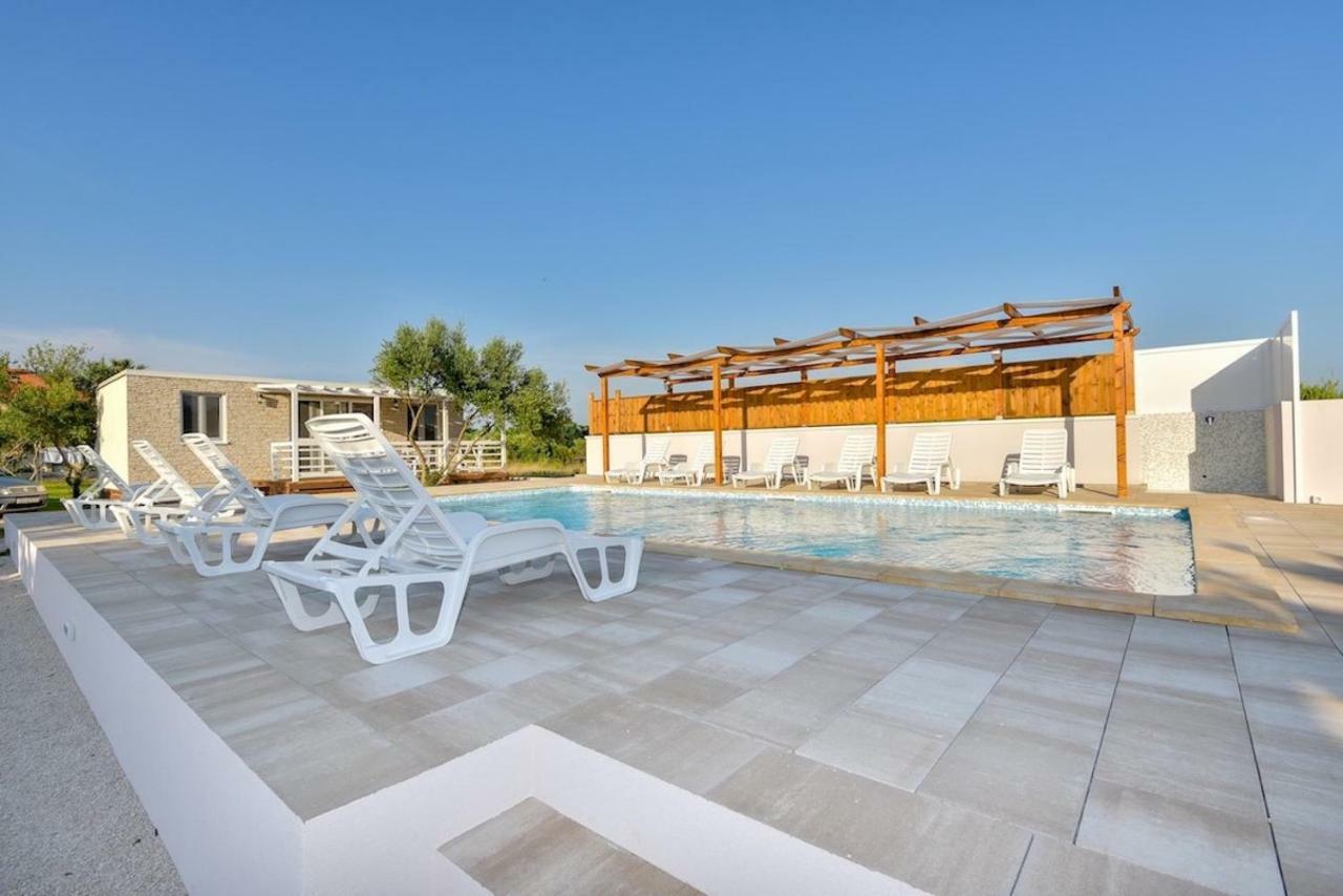 Apartments Medanic - Private Pool Привлака Экстерьер фото