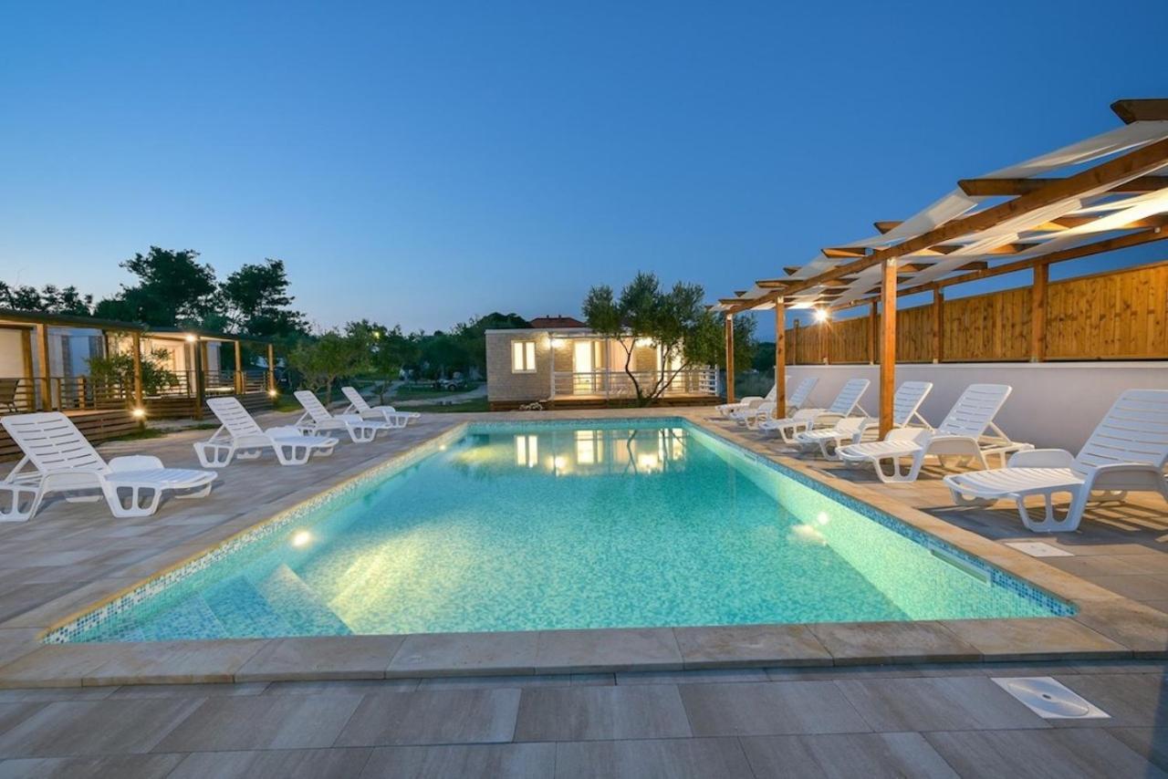 Apartments Medanic - Private Pool Привлака Экстерьер фото